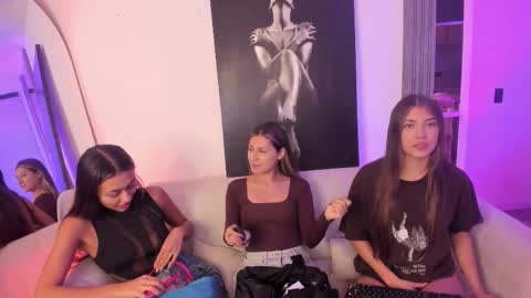 Snapshot of jade_ws chatting on 11.11.25 Jade online show from 11.11.25