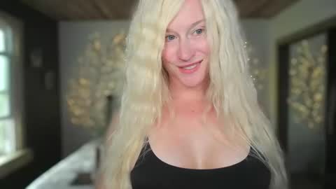 jadeamaryllis_ online show from 04.24.26