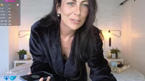 Jade online show from 09.11.25