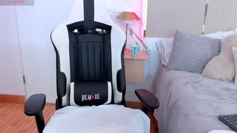 Snapshot of jadeh_williams02 chatting on 01.29.25 Jadeh online show from 01.29.25