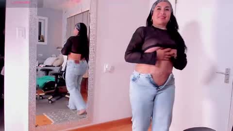 Snapshot of jadeh_williams02 chatting on 10.07.25 Jadeh online show from 10.07.25