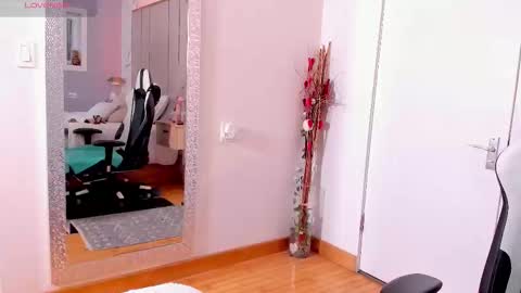 Snapshot of jadeh_williams02 chatting on 11.25.25 Jadeh online show from 11.25.25