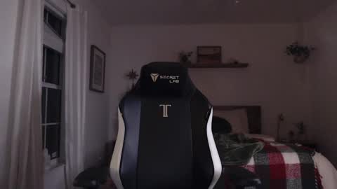 Jade Love online show from 01.04.25