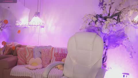 Jade Summer online show from 10.17.25