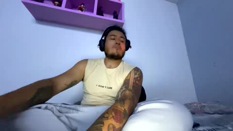 Snapshot of jake14sexb chatting on 03.25.26 jake14sexb online show from 03.25.26