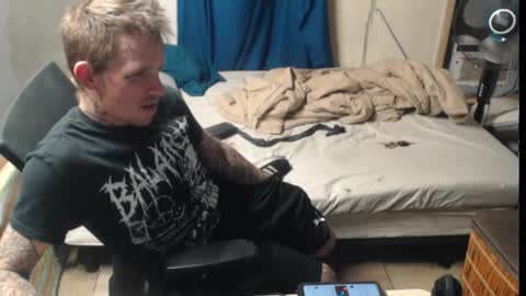 Snapshot of jake265897 chatting on 11.10.25 showingitoff online show from 11.10.25