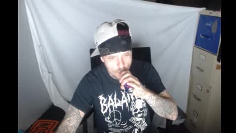 Snapshot of jake265897 chatting on 12.19.25 showingitoff online show from 12.19.25