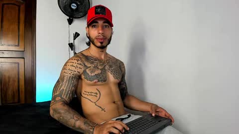 Snapshot of jakee_brown chatting on 01.17.25 Santiago online show from 01.17.25