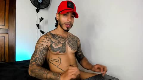 Snapshot of jakee_brown chatting on 01.17.25 Santiago online show from 01.17.25