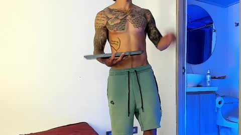 Snapshot of jakee_brown chatting on 02.14.25 Santiago online show from 02.14.25