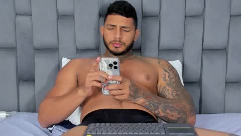 my name is sebas If you come here dont hesitate to say hello Im a guy who really likes having conversations and having hot online show from 02.14.25