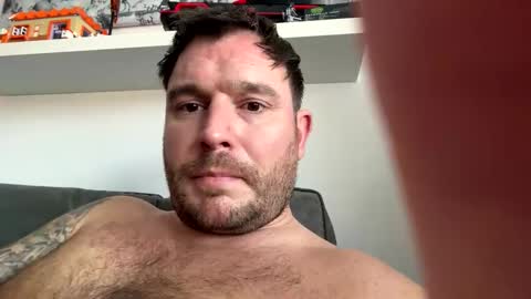 Snapshot of jakeuk05 chatting on 12.16.25 jakeuk05 online show from 12.16.25