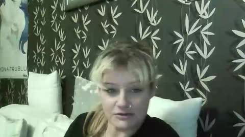 Snapshot of jakkilouise chatting on 11.10.25 JAKKI LOUISE pornstar online show from 11.10.25