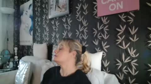 Snapshot of jakkilouise chatting on 11.21.25 JAKKI LOUISE pornstar online show from 11.21.25