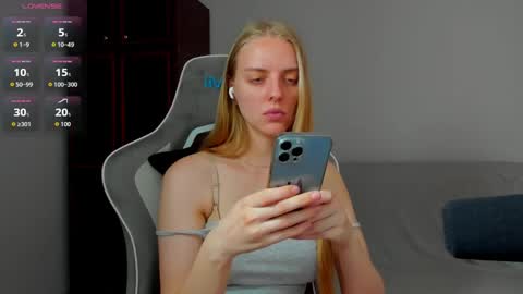 Snapshot of jam_cream chatting on 05.22.26 Sofia online show from 05.22.26