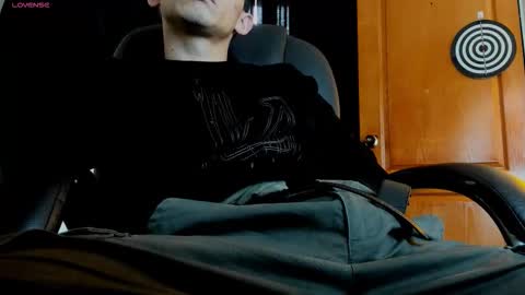 Snapshot of james_thick1 chatting on 02.12.26 James online show from 02.12.26