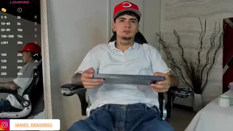 Snapshot of jamesdekker chatting on 09.16.25 jamesdekker online show from 09.16.25