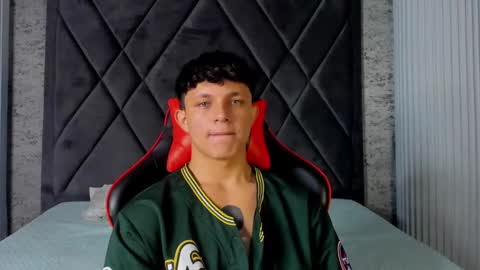 Snapshot of jamesgolden_ chatting on 03.09.25 jamesgolden_ online show from 03.09.25