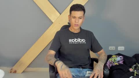 Snapshot of jamesinked_ chatting on 12.04.24 Jamesinked online show from 12.04.24