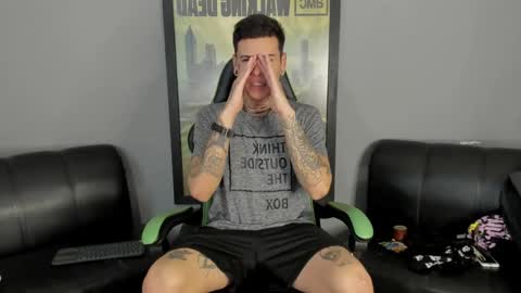 Snapshot of jamesinked_ chatting on 12.08.24 Jamesinked online show from 12.08.24