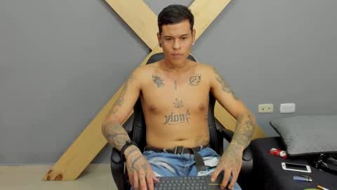 Snapshot of jamesinked_ chatting on 12.13.24 Jamesinked online show from 12.13.24