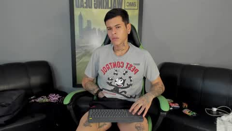 Snapshot of jamesinked_ chatting on 12.15.24 Jamesinked online show from 12.15.24