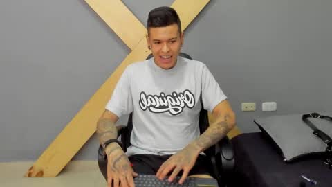 Snapshot of jamesinked_ chatting on 12.27.24 Jamesinked online show from 12.27.24