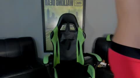 Snapshot of jamesinked_ chatting on 01.12.25 Jamesinked online show from 01.12.25