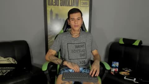 Snapshot of jamesinked_ chatting on 02.04.25 Jamesinked online show from 02.04.25