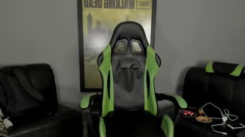 Snapshot of jamesinked_ chatting on 02.04.25 Jamesinked online show from 02.04.25