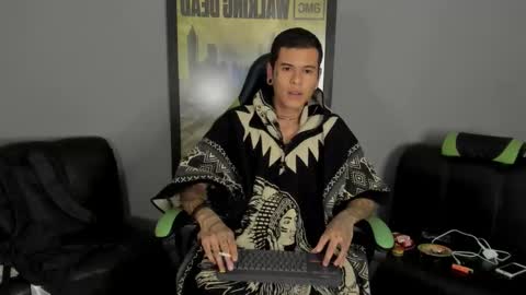 Snapshot of jamesinked_ chatting on 02.05.25 Jamesinked online show from 02.05.25