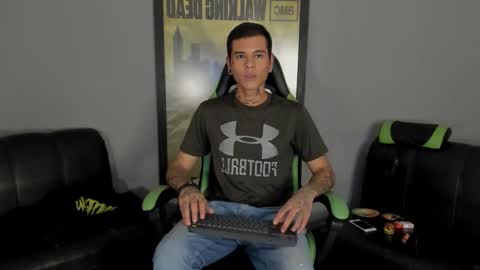 Snapshot of jamesinked_ chatting on 02.10.25 Jamesinked online show from 02.10.25