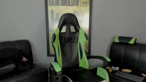 Snapshot of jamesinked_ chatting on 02.12.25 Jamesinked online show from 02.12.25