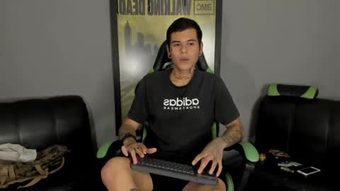 Snapshot of jamesinked_ chatting on 03.04.25 Jamesinked online show from 03.04.25