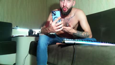 Snapshot of jamienoxus chatting on 02.23.25 Robbie online show from 02.23.25