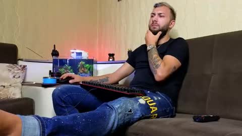 Snapshot of jamienoxus chatting on 09.10.25 Robbie online show from 09.10.25