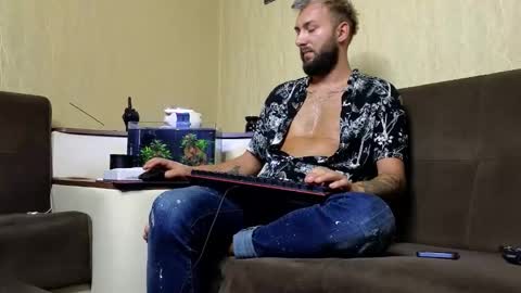 Snapshot of jamienoxus chatting on 09.12.25 Robbie online show from 09.12.25