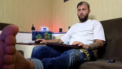 Snapshot of jamienoxus chatting on 09.12.25 Robbie online show from 09.12.25