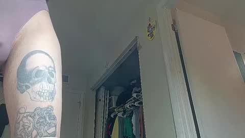 Snapshot of jamwarnerone chatting on 10.01.25 Bootyshows online show from 10.01.25