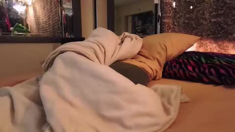 Snapshot of jamwarnerone chatting on 11.18.25 Bootyshows online show from 11.18.25