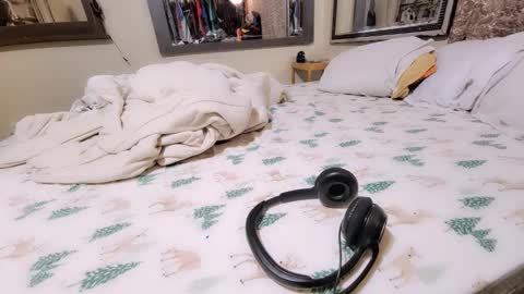 Snapshot of jamwarnerone chatting on 12.18.25 Bootyshows online show from 12.18.25