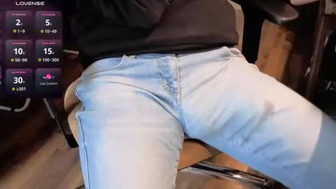 Snapshot of jan_martin chatting on 10.17.25 Jan Martin online show from 10.17.25