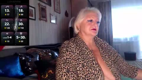 Snapshot of jane_beech chatting on 10.09.25 JaneBeech online show from 10.09.25