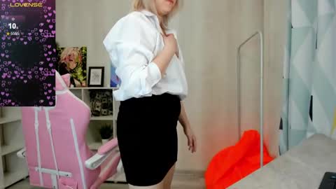 Snapshot of jane_broks chatting on 01.08.25 jane_broks online show from 01.08.25