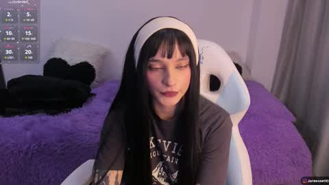 Snapshot of janee_lane chatting on 09.22.25 Jane online show from 09.22.25