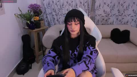 Snapshot of janee_lane chatting on 10.22.25 Jane online show from 10.22.25