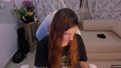 Snapshot of janee_lane chatting on 10.29.25 Jane online show from 10.29.25