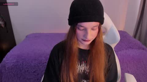 Snapshot of janee_lane chatting on 11.19.25 Jane online show from 11.19.25