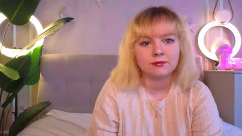 Snapshot of janestokes chatting on 11.07.25 Diane online show from 11.07.25