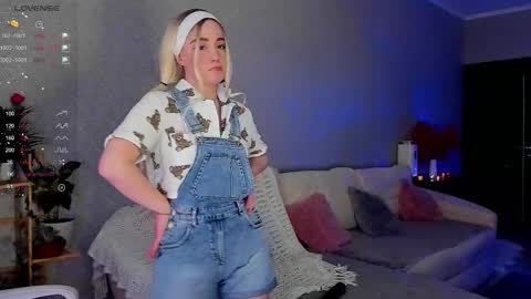 Snapshot of janice_sweet chatting on 10.08.25 Janice online show from 10.08.25